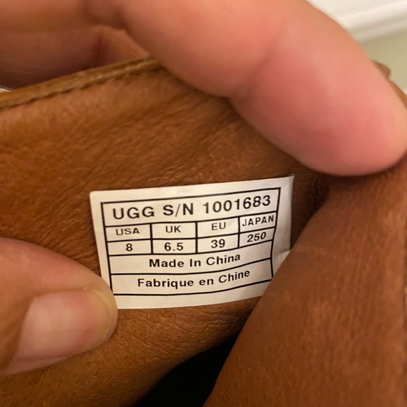 Beautiful Leather UGGS - Picture 4 of 12
